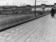 94892 Gezicht op de traverse tussen het kantoren- en winkelcentrum Bisonspoor en het N.S.-station Maarssen te ...